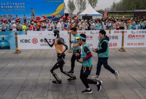 AI-powered humanoid robots are transforming industries like manufacturing, logistics, and healthcare. Discover how these machines are shaping the future today.